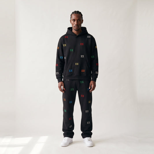 Streetwear colombiano de lujo: set bordado Multi Logo de AM VISION